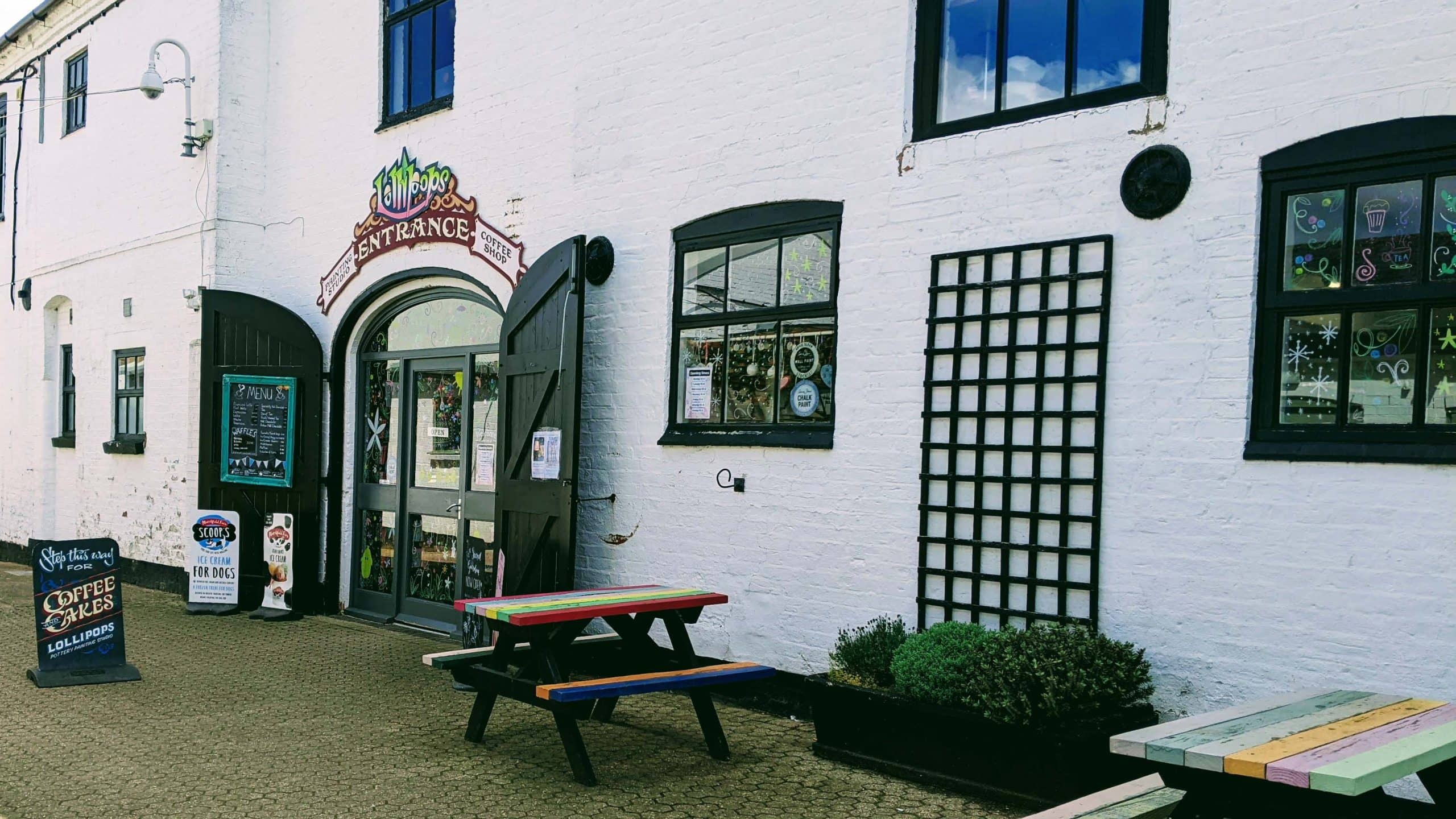 Lollipops Pottery Studio entrance